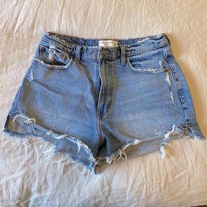 A&F Abercrombie & Fitch Curve Love High Rise Mom Short Medium Wash Size 30/10